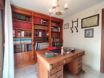 Casa adosada en el centro de ares con terraza y vistas parciales al mar