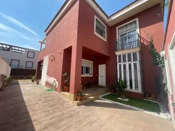 Chalet Pareado En Venta En Calle 3 De Abril, 3