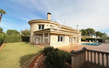 Casa O Chalet Independiente En Venta En Urb. PORTA COELI, Serra