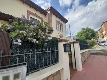 Chalet Adosado En Venta En Santa Maria Del Tiétar