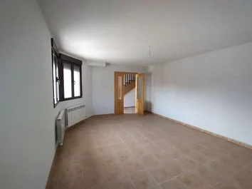 Chalet Adosado En Venta En Avenida De Cuéllar