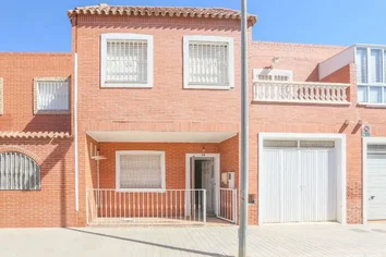 Chalet Adosado En Venta En Ave Fénix