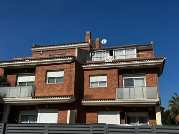 Chalet Pareado En Venta En Calle De Farena