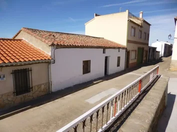 Casa De Pueblo En Venta En Calle Santa Ana, 15