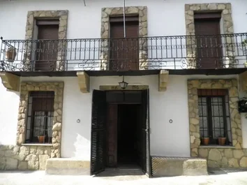 Casa de pueblo en venta en calle Fuente Chica, 2