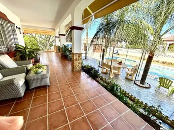 Casa O Chalet Independiente En Venta En ManantialesLagarCortijo