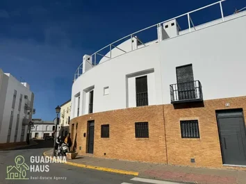 Chalet Adosado En Venta En Calle Hermanos Pinzón, 15