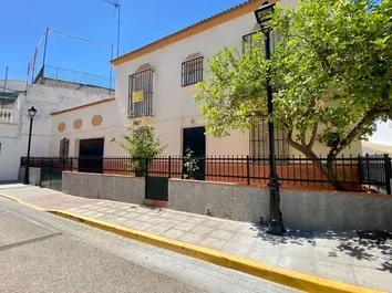 Chalet Adosado En Venta En Plaza De Andalucia, 14