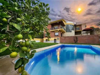 Casa O Chalet Independiente En Venta En Calle Sansueña