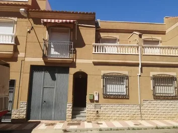 Chalet Adosado En Venta En Calle Juno