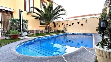 Chalet Adosado En Venta En Cedillo Del Condado