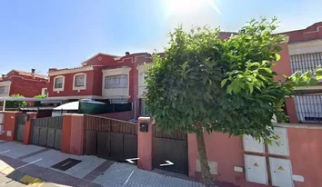 Chalet Adosado En Venta En Calle Grazalema, 22