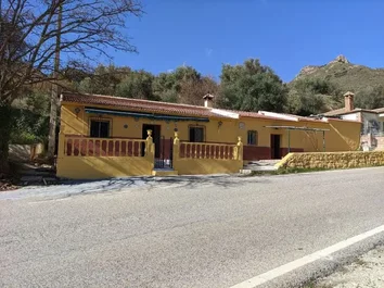 Chalet Pareado En Venta En Alcaucín