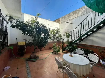 Chalet Adosado En Venta En Calle Granada