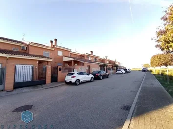 Chalet Adosado En Venta En Calle Taramona