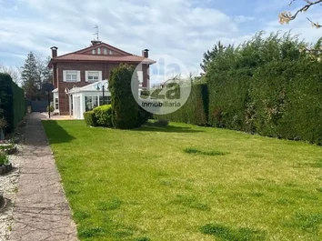 Chalet Adosado En Venta En Calle Quinta Avenida