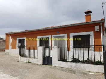 Chalet adosado en venta en Beleña