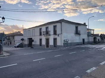 Casa De Pueblo En Venta En Calle Constitución, 77