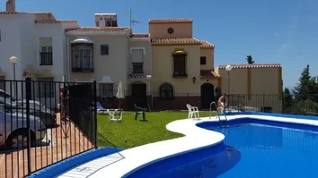 Chalet Adosado En Venta En Almijara