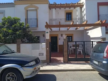 Chalet Adosado En Venta En Calle Los Naranjos, 35 N