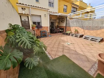 Chalet Adosado En Venta En Santiponce