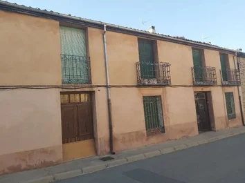 Casa De Pueblo En Venta En Castillo, 11