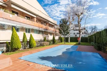 Dúplex En Venta En Urb. Urbanización Con Piscina Y Jardines, Ruiseñores