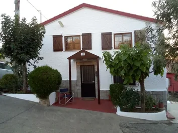 Chalet adosado en venta en Nueva, 15