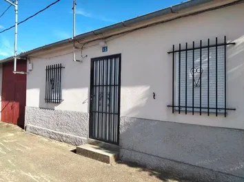 Casa De Pueblo En Venta En Carretera La Estación, 17