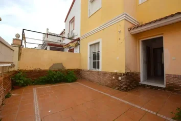 Chalet Adosado En Venta En Calle Almería