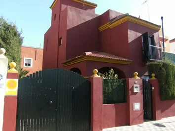 Chalet Pareado En Venta En Calle Virgen De Los Reyes, 39