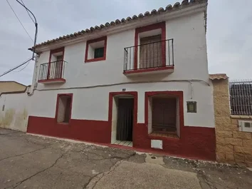 Chalet Adosado En Venta En Calle Iglesia