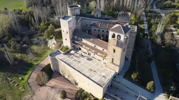 Castillo En Venta En Condado De Castilnovo S/n