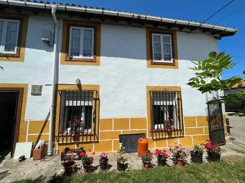 Casa De Pueblo En Venta En  La Miña, 5