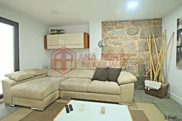 Chalet Pareado En Venta En Calle Oscura