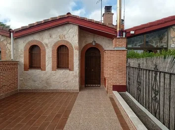 Chalet Adosado En Venta En San Vítores, 10 Bajo