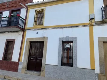 Casa De Pueblo En Venta En Calle Cruces, 18