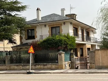 Casa O Chalet Independiente En Venta En Calle Eduardo Saavedra, 19