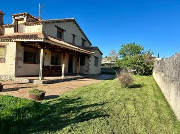 Casa O Chalet Independiente En Venta En Torrecaballeros