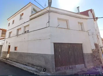 Casa De Pueblo En Venta En Calle Cervantes, 3