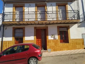 Casa De Pueblo En Venta En Calle Tercia, 36