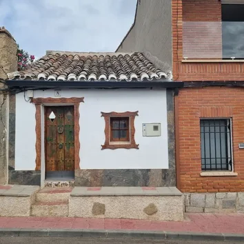 Chalet Adosado En Venta En Ramon Y Cajal, 6