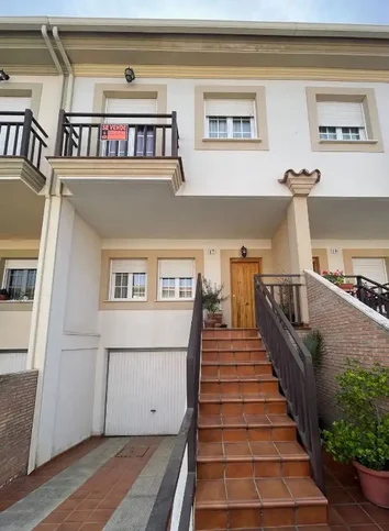 Chalet Adosado En Venta En Calle Pelay Pérez Correa, 17