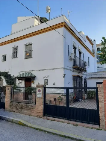 Chalet adosado en venta en calle Fernán Martínez, 1