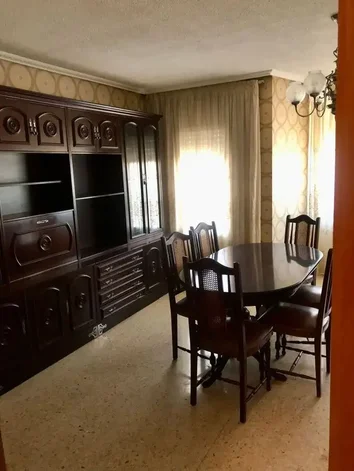 Piso En Venta En Calle Melchor De Luzón, 5