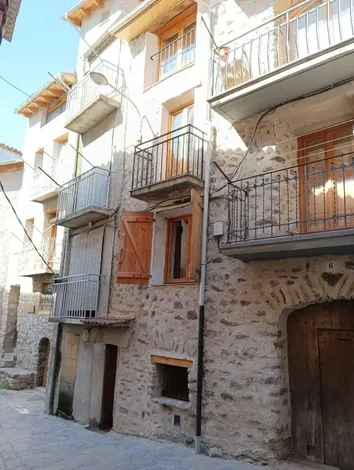 Casa De Pueblo En Venta En Calle De Dalt, 8