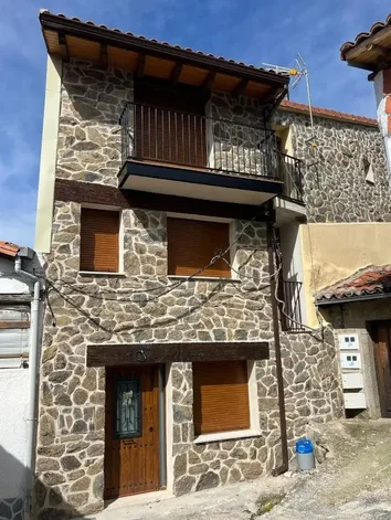 Casa De Pueblo En Venta En Calle Cuerno, 7