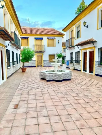 Chalet Adosado En Venta En Plaza De La Almagra