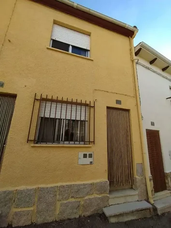 Casa De Pueblo En Venta En Calle Arrabal, 69