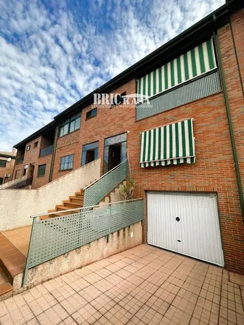 Chalet Adosado En Venta En Calle Los Riberos